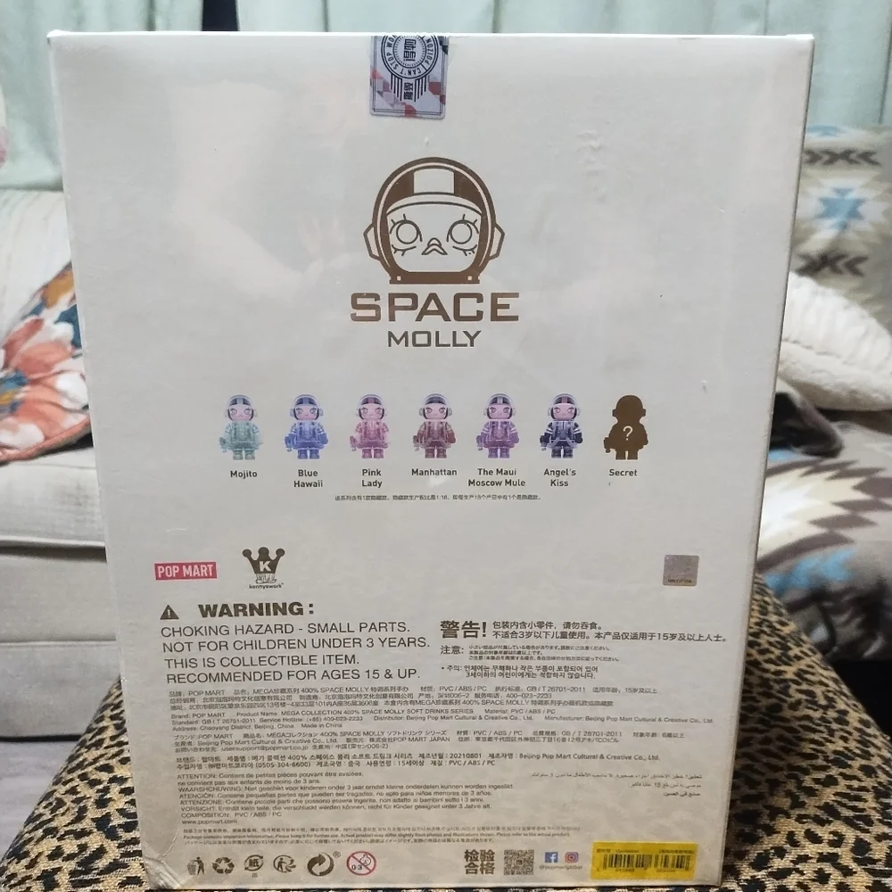 Pop Mart- Mega Space Molly 400%- Soft Drink Series Manhattan